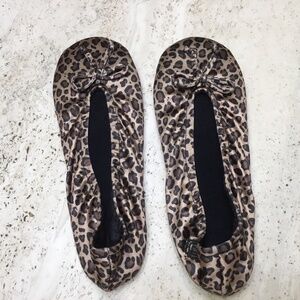 Isotoner Women's Slippers Cheetah